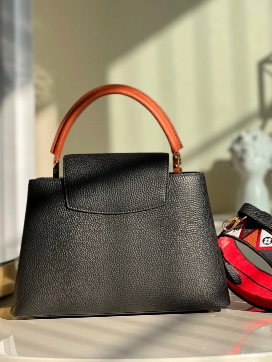 MM LOUIS VUITTON CAPUCINES 0813